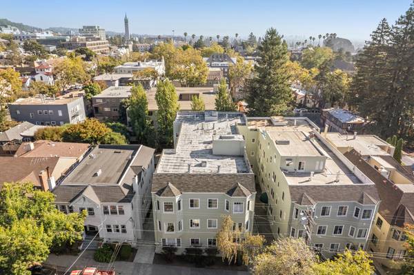 Apartments on Hilgard · Berkeley photo 2