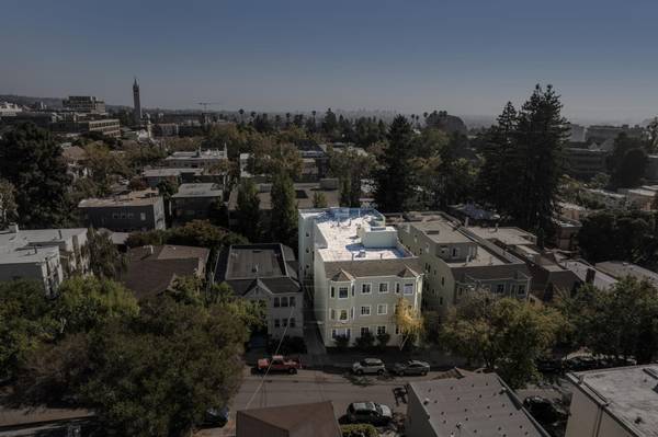 Apartments on Hilgard · Berkeley photo 3