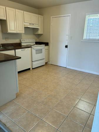 2BR/1BA Single Family House · Vallejo photo 3