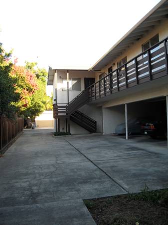 1BR/1BA Apartment on Pettis Avenue · Mountain View photo 2