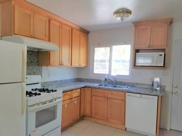2BR/1BA Apartment · Palo Alto photo 4