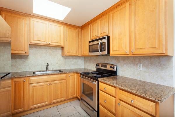 2BR/2BA Apartment on Washington Street 08 · San Francisco photo 4