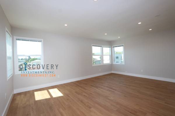 Apartments on Belleview Dr. · Oakland photo 3