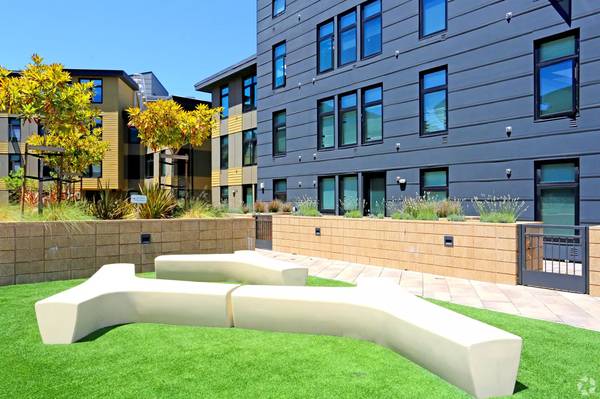 Apartments on Adeline St · Emeryville photo 4