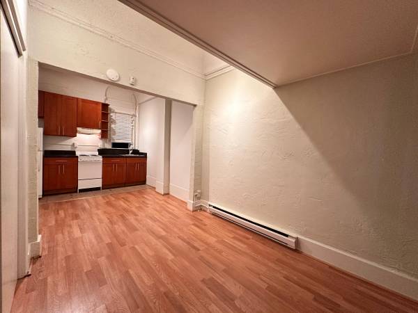 Palace Court Apartments LLC. photo 3