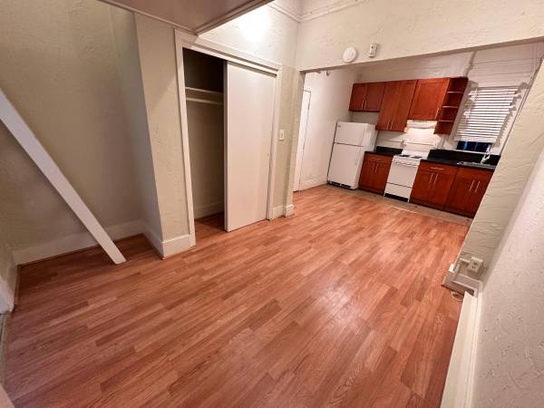 Palace Court Apartments LLC. photo 4