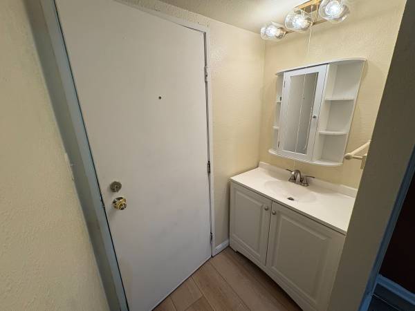 Apartment · Oakland photo 3