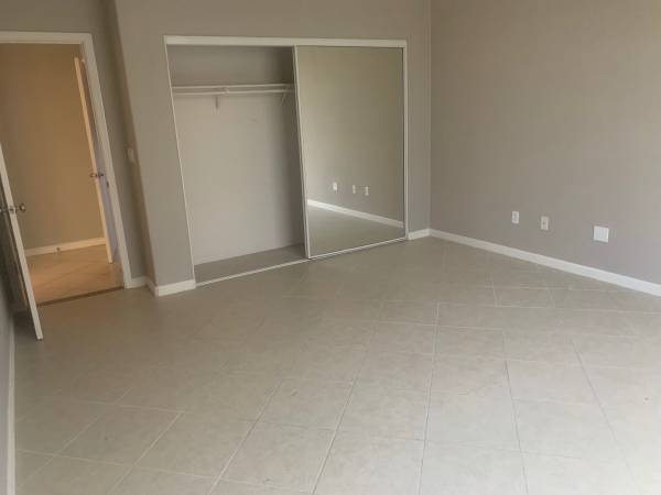 2BR/1BA Apartment · Pittsburg photo 2