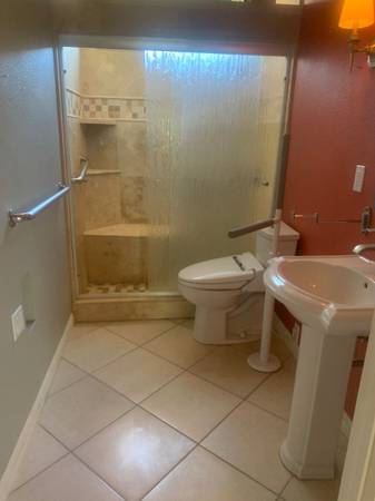 2BR/1BA Apartment · Pittsburg photo 3