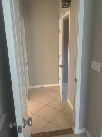 2BR/1BA Apartment · Pittsburg photo 4
