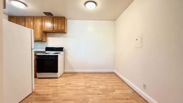 1BR/1BA Apartment on Croxton Avenue · Oakland photo 4