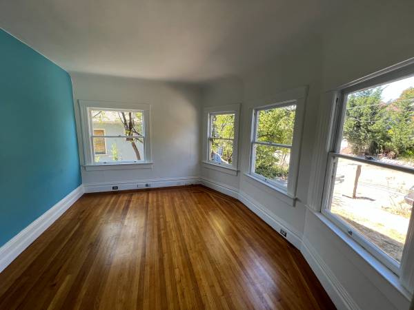 3BR/1BA Apartment · Berkeley photo 2
