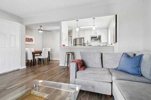 Updated Condominium with Dual Ensuite Floorplan AC