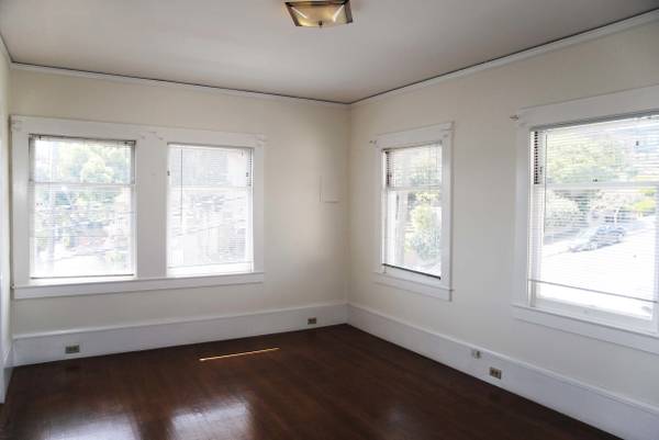 Apartments on Elwood · Oakland photo 3