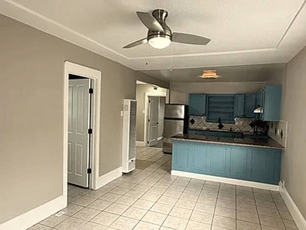 2BR/1BA Single Family House on Auseon Ave · Oakland photo 2
