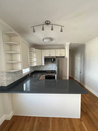 1BR/1BA Apartment · Oakland photo 3