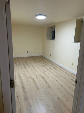 2BR/1BA Duplex on E25 Street · Oakland photo 5
