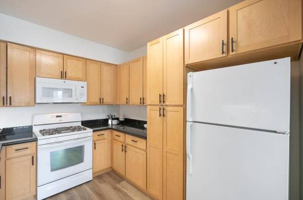 1BR/1BA Condo on Telegraph Ave · Oakland photo 5