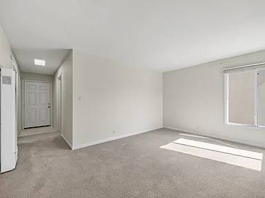 2BR/1BA Apartment on Dwight Way · Berkeley photo 4