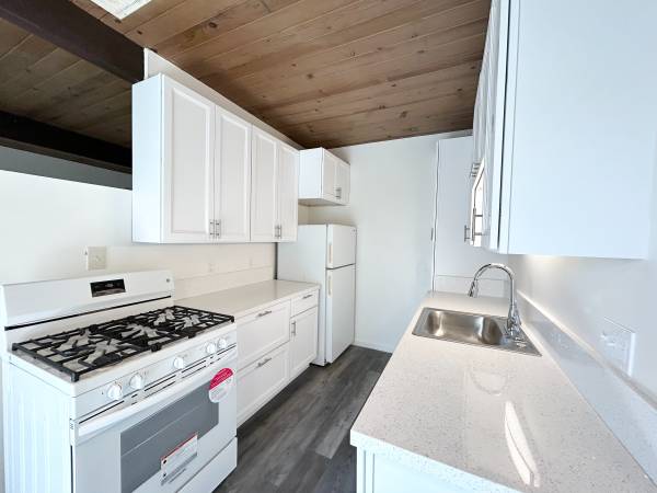 2BR/1BA Apartment on Milvia Street 5 · Berkeley photo 4