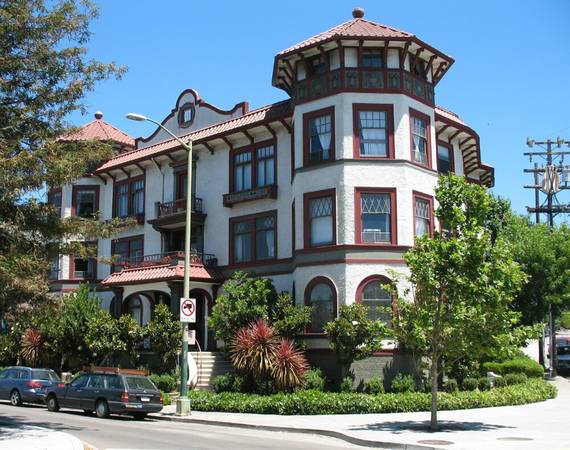 1800 Lakeshore photo 2