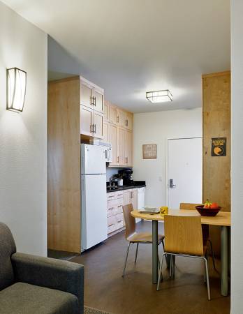 4BR/1BA Apartment on Durant · Berkeley photo 3