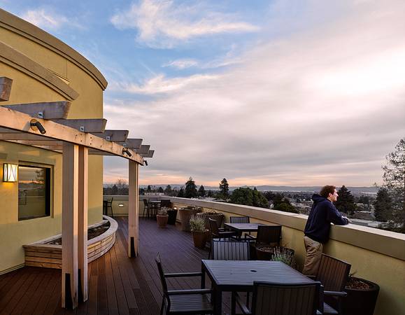4BR/1BA Apartment on Durant · Berkeley photo 4