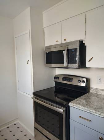 1BR/1BA Apartment on Bancroft Ave · Oakland photo 5