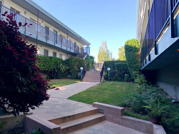Apartments on Linda Avenue · Oakland photo 3