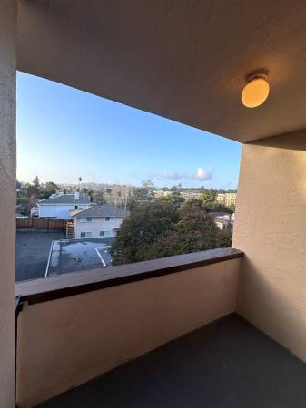 2BR/1BA Apartment on Warren St. · Hayward photo 2