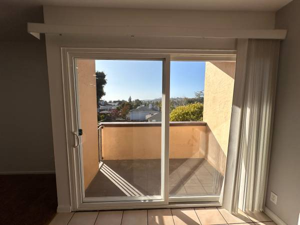 2BR/1BA Apartment on Warren St. · Hayward photo 3