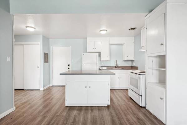 1BR/1BA Apartment on Linden Street Unit · Hayward photo 2