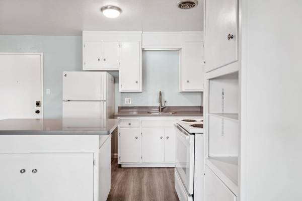 1BR/1BA Apartment on Linden Street Unit · Hayward photo 5