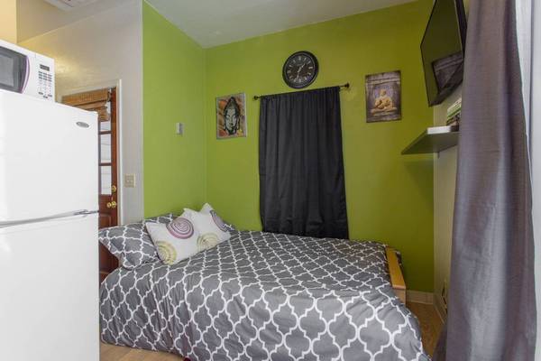0BR/1BA Apartment on Laurel Street · Santa Cruz photo 2
