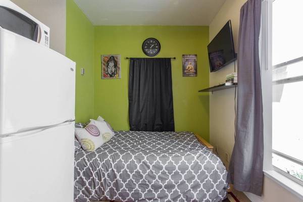 0BR/1BA Apartment on Laurel Street · Santa Cruz photo 3