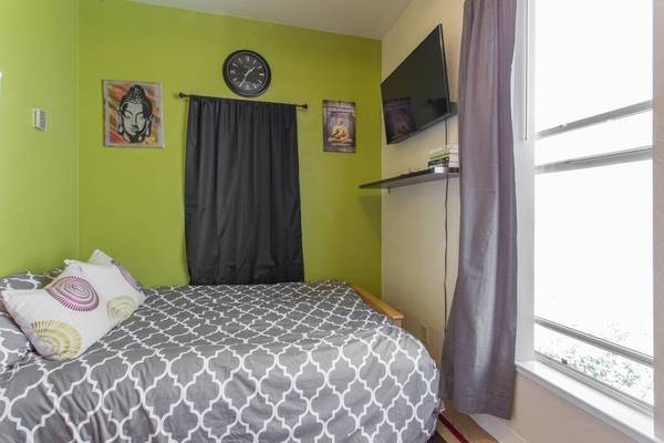 0BR/1BA Apartment on Laurel Street · Santa Cruz photo 4