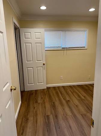 2BR/1BA Duplex on Dumbarton · Redwood City photo 4