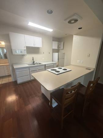 3BR/1BA Condo on Telegraph Avenue · Berkeley photo 5
