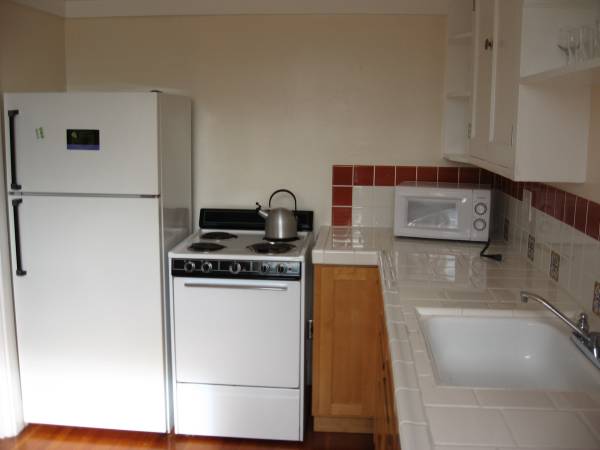 1BR/1BA Apartment · Oakland photo 2