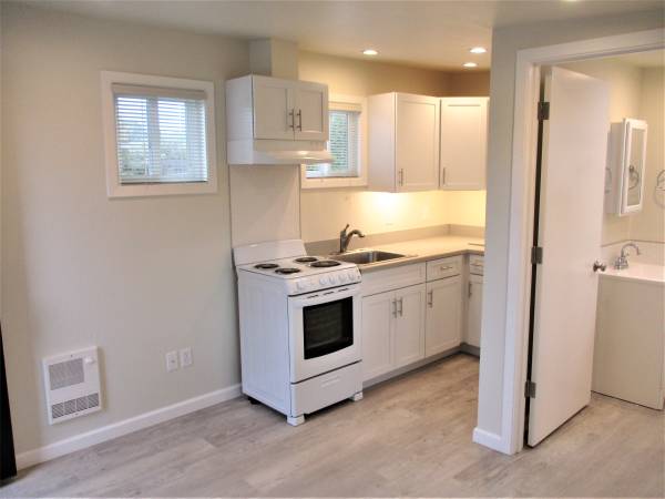 0BR/1BA Apartment on Capitola Rd. · Capitola photo 3