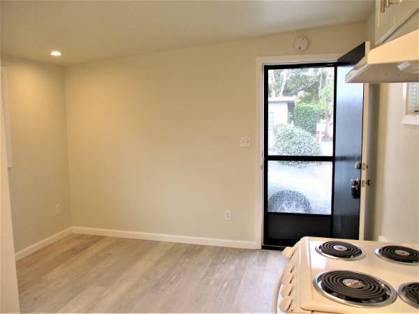 0BR/1BA Apartment on Capitola Rd. · Capitola photo 5