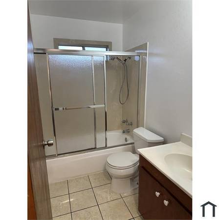 2BR/1BA Apartment · Berkeley photo 4