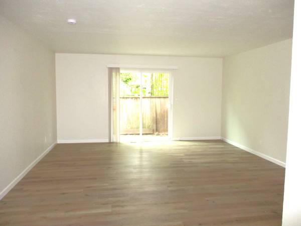 2BR/1BA Apartment on Pennsylvania Ave. · Santa Cruz photo 3