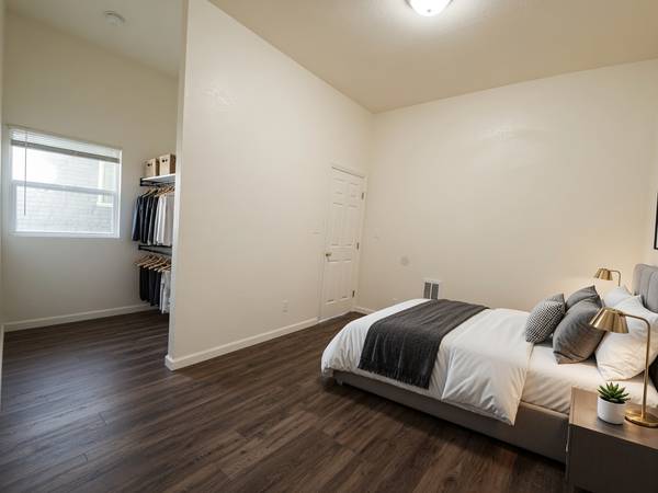 3BR/1BA Apartment · Oakland photo 2
