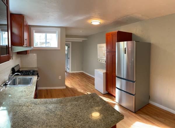2BR/1BA Apartment · Emeryville photo 2
