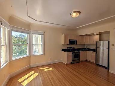 Hillegass Court Apartments photo 2