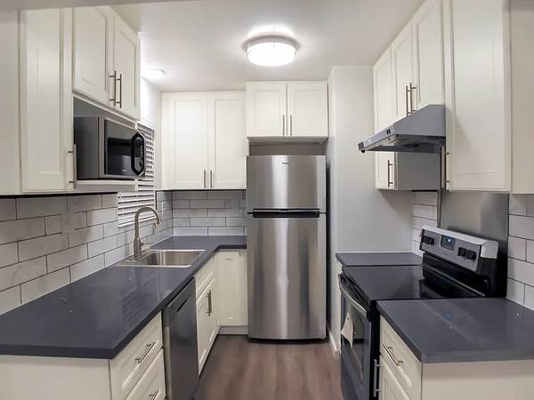 The Oxford Manor Apartments photo 2