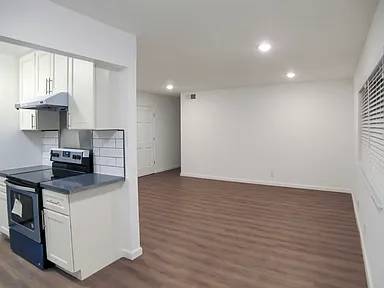 The Oxford Manor Apartments photo 3