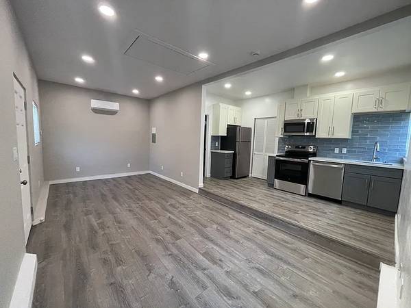 2466 W Bayshore Rd Palo Alto, CA 94303 photo 5