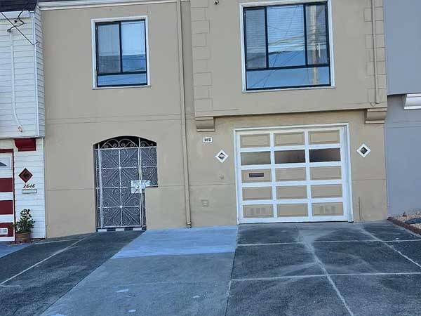 BEAUTIFULLY UPDATED SINGLE FAMILY HOME WITH BONUS ROOMS photo 2